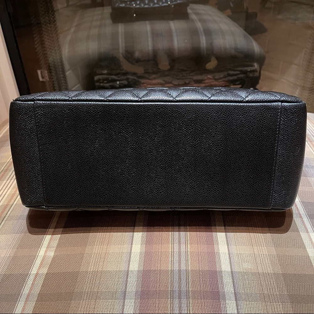 Chanel Black Caviar Grand Shopping Tote - Picture 3 of 16